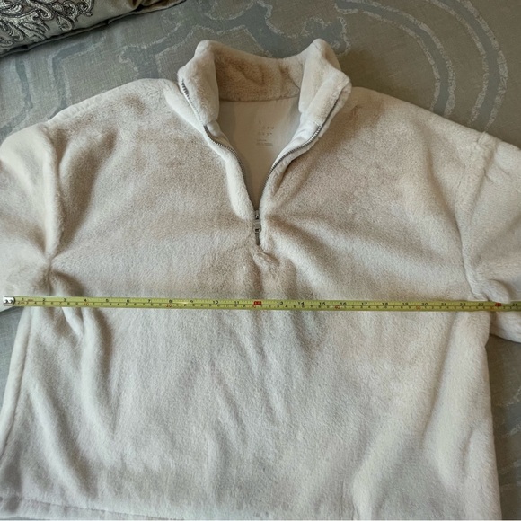 Women’s Cream Sweater, New without tags. Size M. - Picture 5 of 6